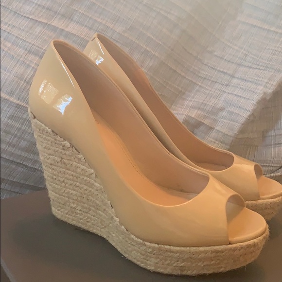 Authentic barely worn nude Vince Camulto wedges - Picture 2 of 5